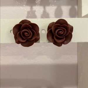 Maroon rose studs